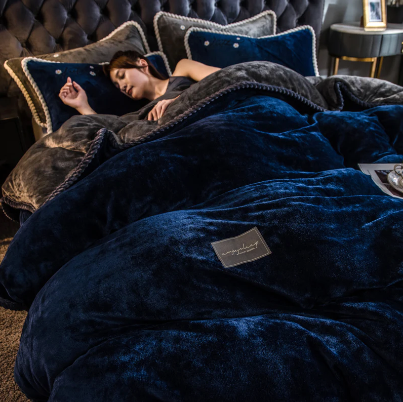 OPHELIA FINE VELVET BEDDING SET