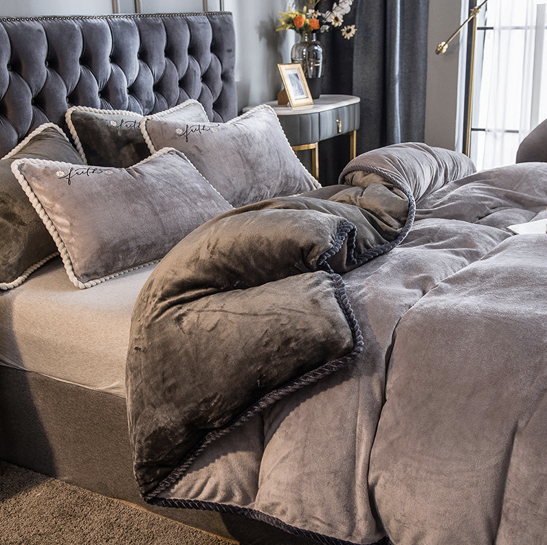 OPHELIA FINE VELVET BEDDING SET